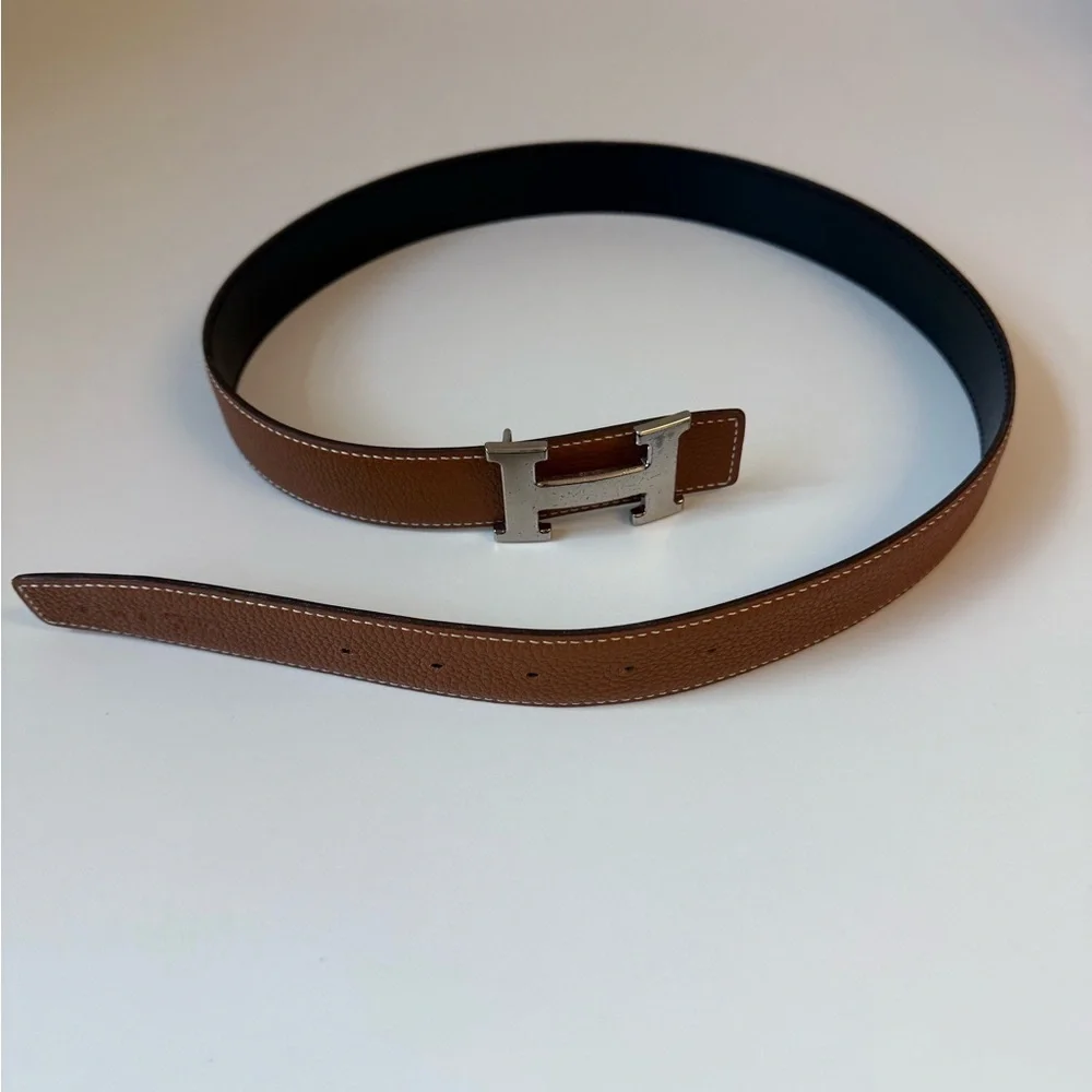 Hermes Women’s Reversible belt. Size 80. Excellent Condition.